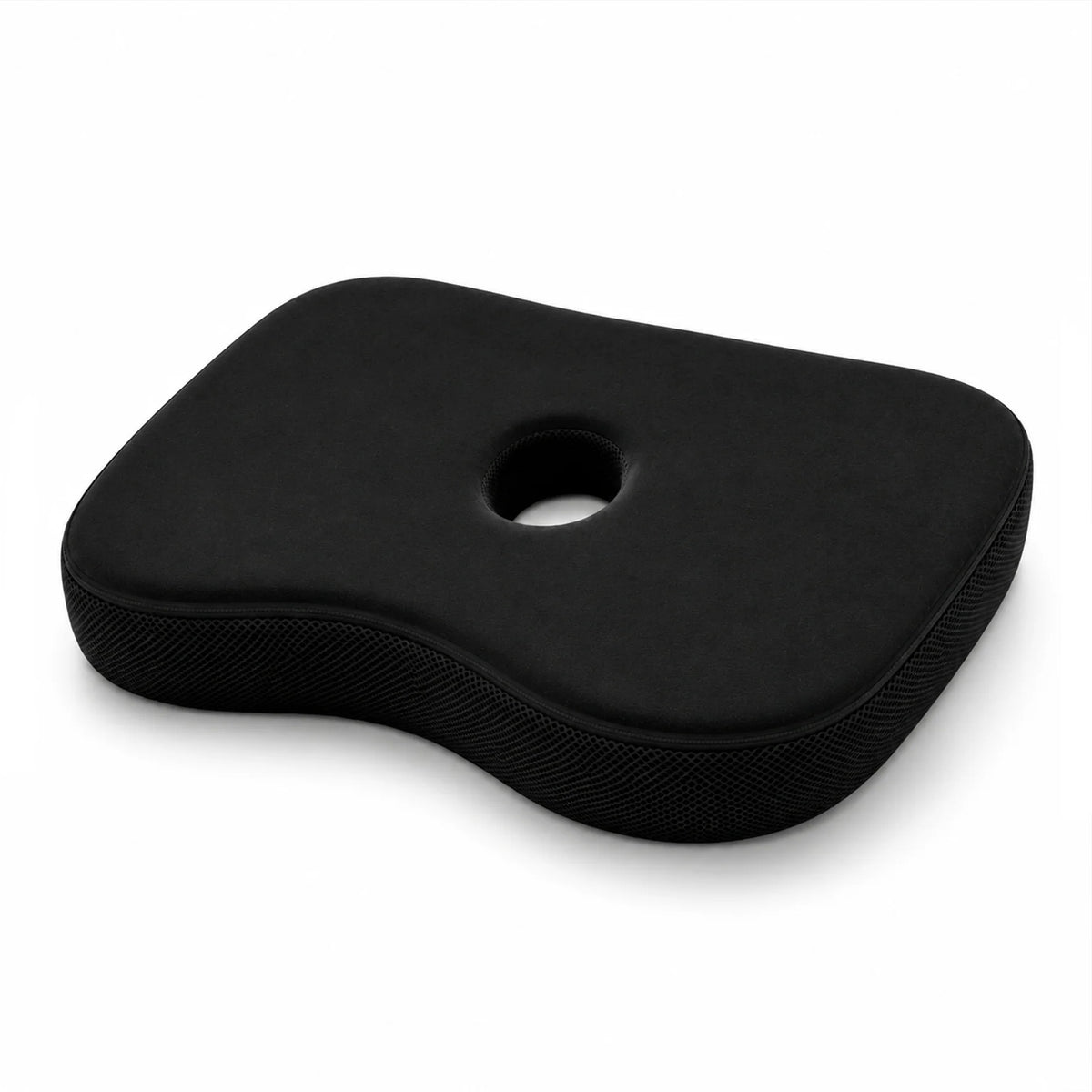Ergonomisk sittkudde i minnesskum på vit bakgrund.