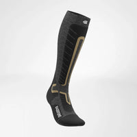 Grå Ski Alpine-strumpa sedd från andra sidan med kompressionszoner över vaden