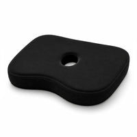 Ergonomisk sittkudde i minnesskum på vit bakgrund.
