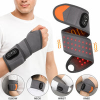 Person använder handledsband med rödljusterapi, värme och vibrationsmassage med justerbar passform.