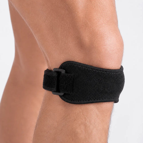 Knäskydd för hopparknä med justerbart patellaband placerat strax under knäskålen.