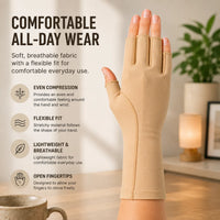 Beige fingerlös kompressionshandske med flexibel passform, öppna fingertoppar och mjukt ventilerande material.